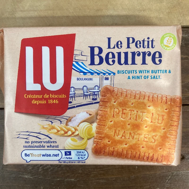  -Anti-scratch scratching board AND cat bed in one3x Lu Petit Beurre Salted Butter Biscuit Packs (3x167g)