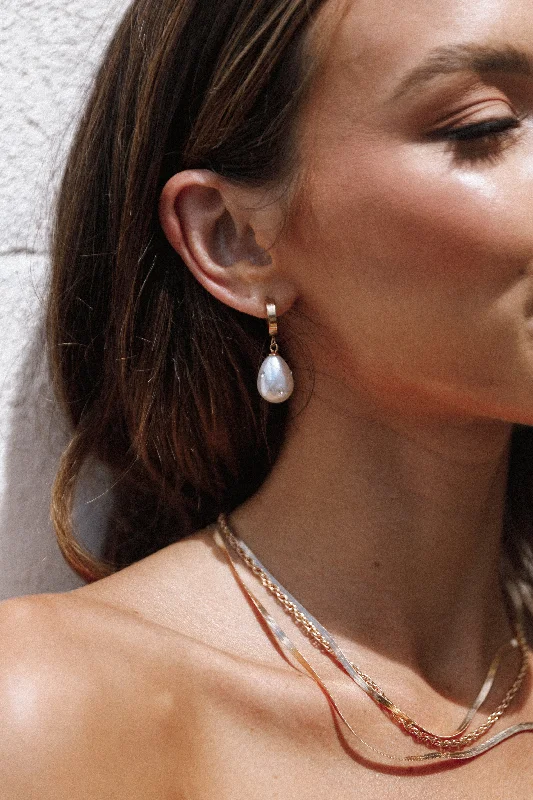 - Foldable and portable cat bagCharlie Pearl Earrings - Gold