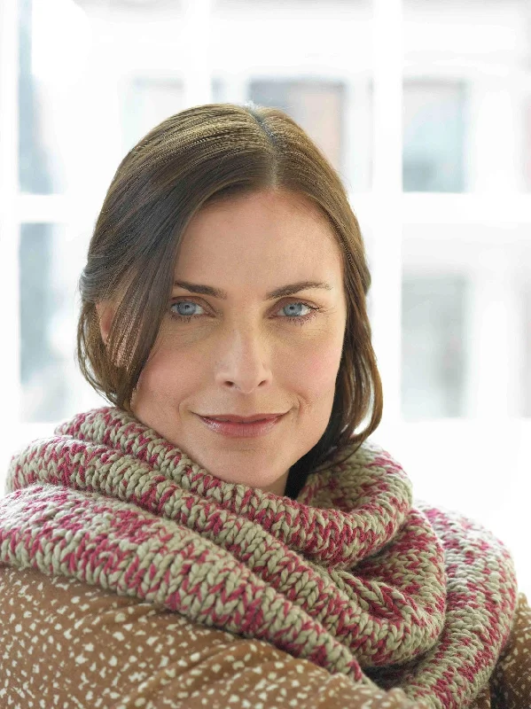 - ​​Christmas pet Christmas clothingBrighton Circle Cowl (Knit)