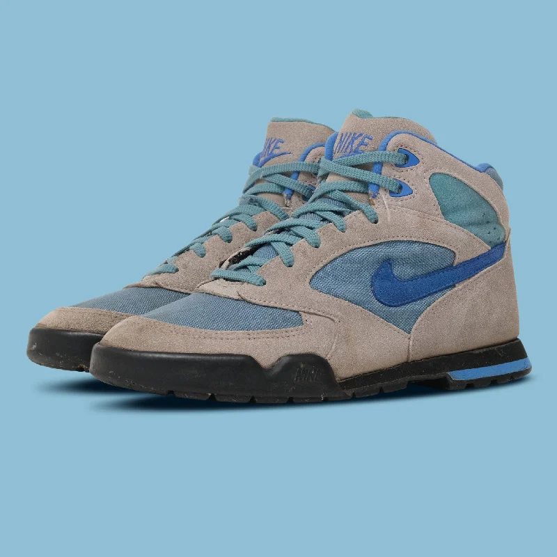 - Remote interactive pet feederVintage Nike Caldera Women's Hiking Boots US 8
