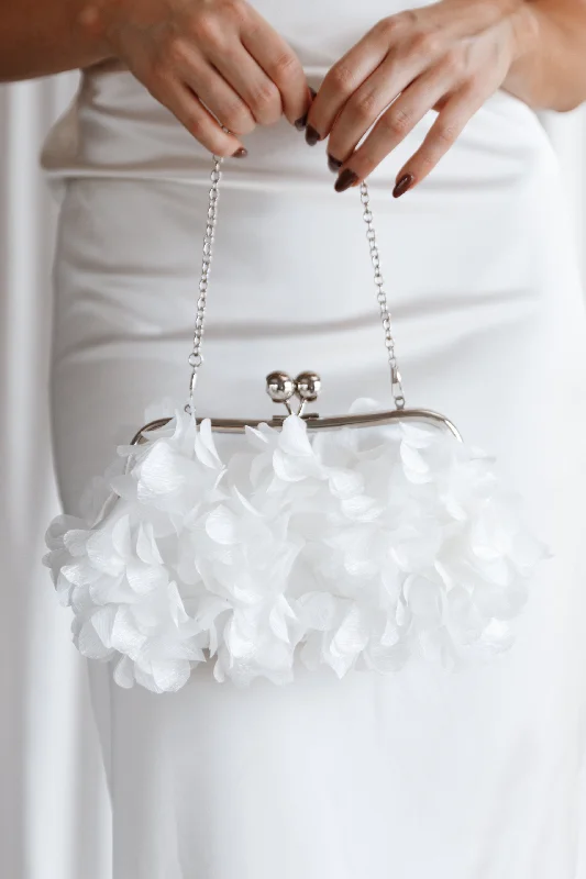 ---Mon Amour Floral Clutch - White