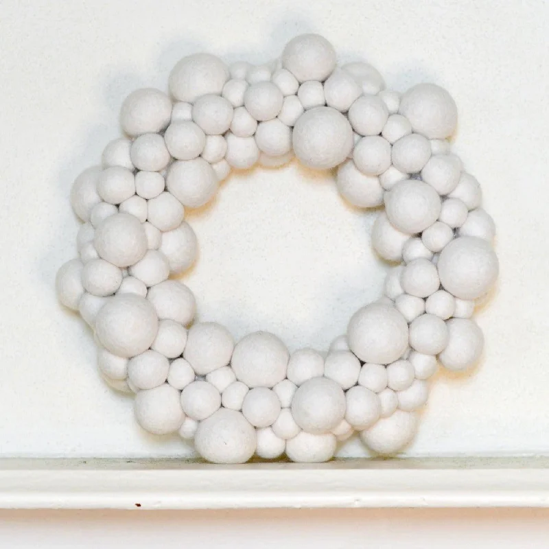 - Pet stroller can be taken on the planeChristmas Felt Wreath | White Ball Wreath
