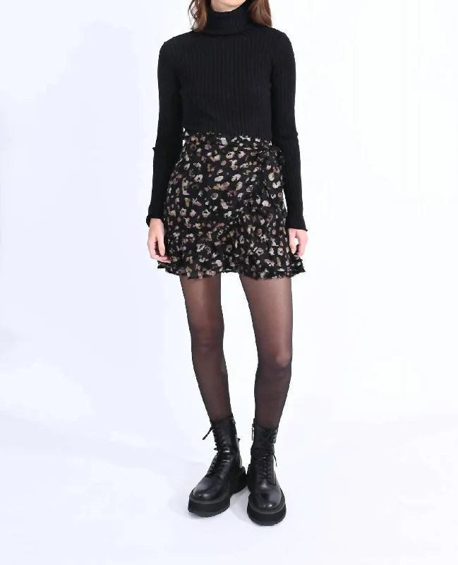 Light As A Flower Skirt In Black