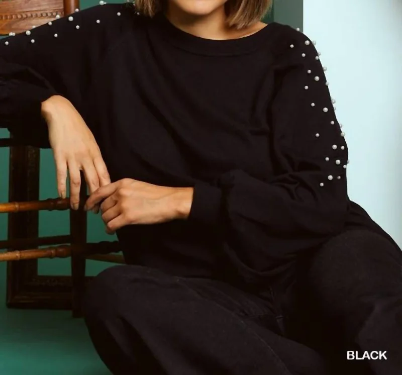 Round Neck Pullover Sweater In Black